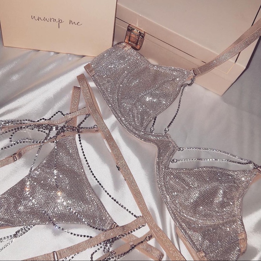 Angelic lingerie set from @Meshki